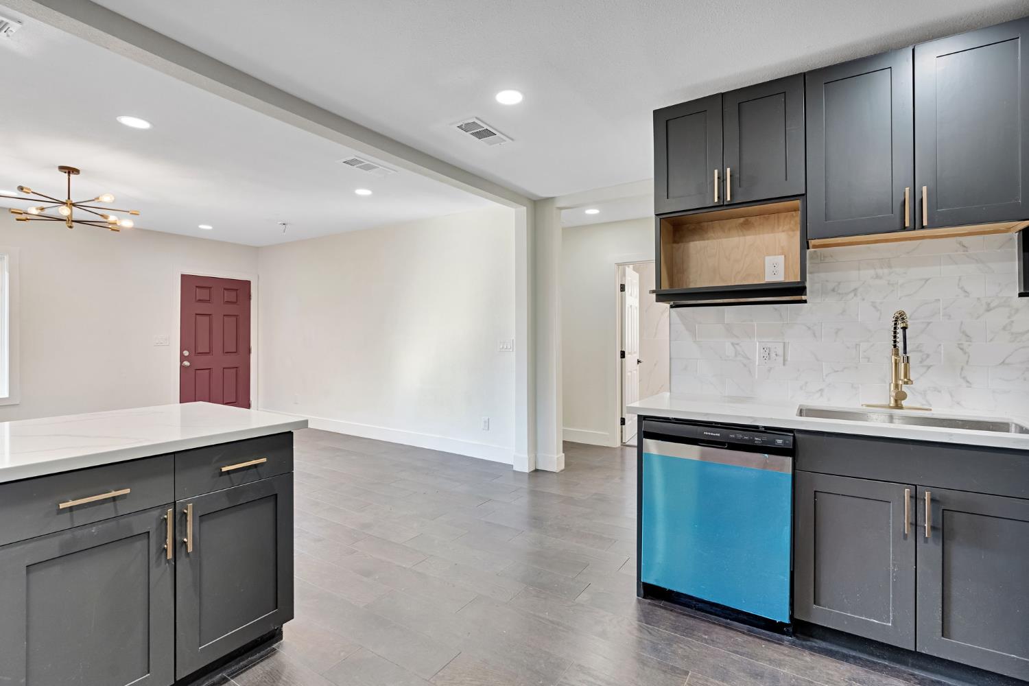 1264 N Vagedes, Fresno, CA 93728