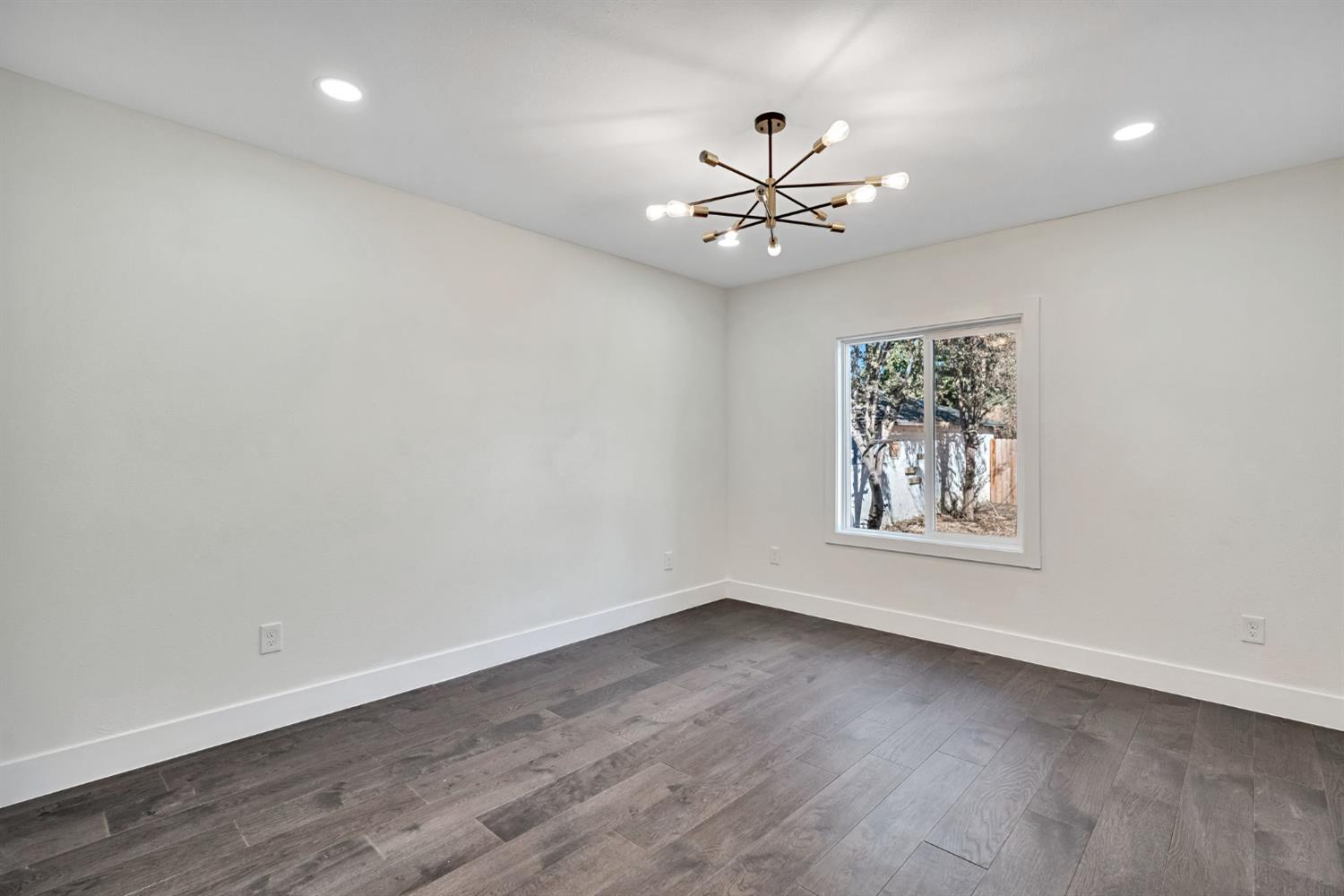 1264 N Vagedes, Fresno, CA 93728