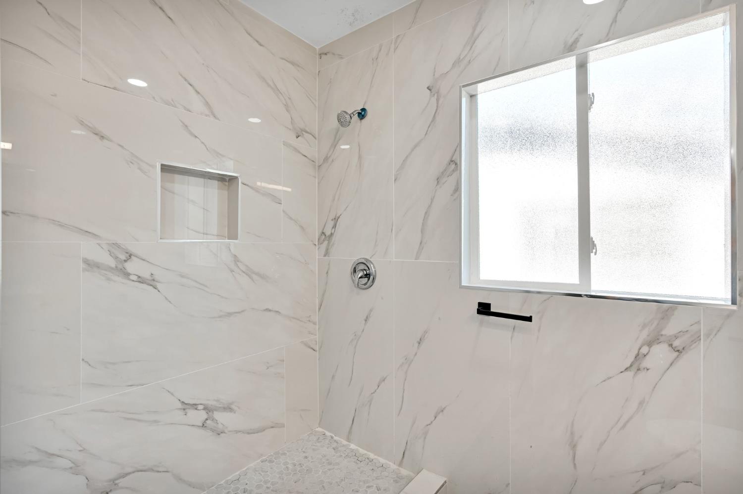 1264 N Vagedes, Fresno, CA 93728