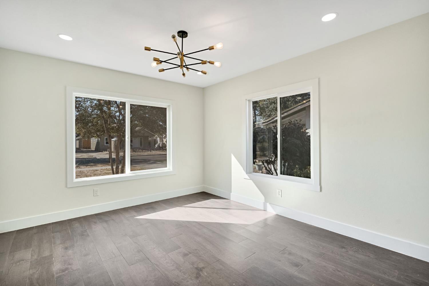 1264 N Vagedes, Fresno, CA 93728