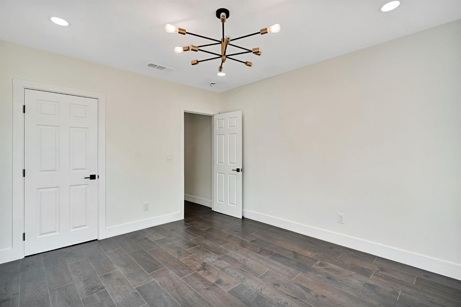 1264 N Vagedes, Fresno, CA 93728