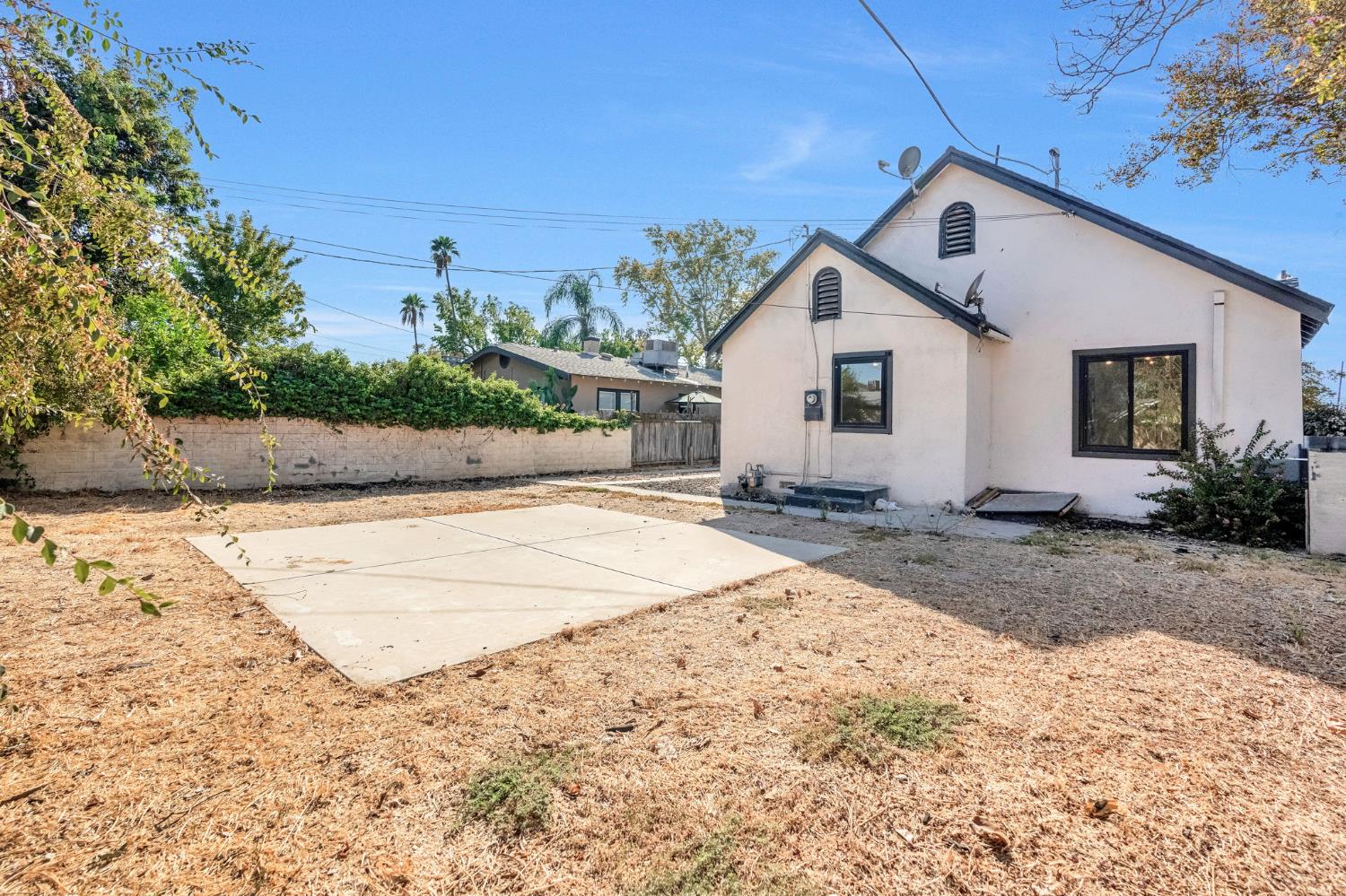1264 N Vagedes, Fresno, CA 93728