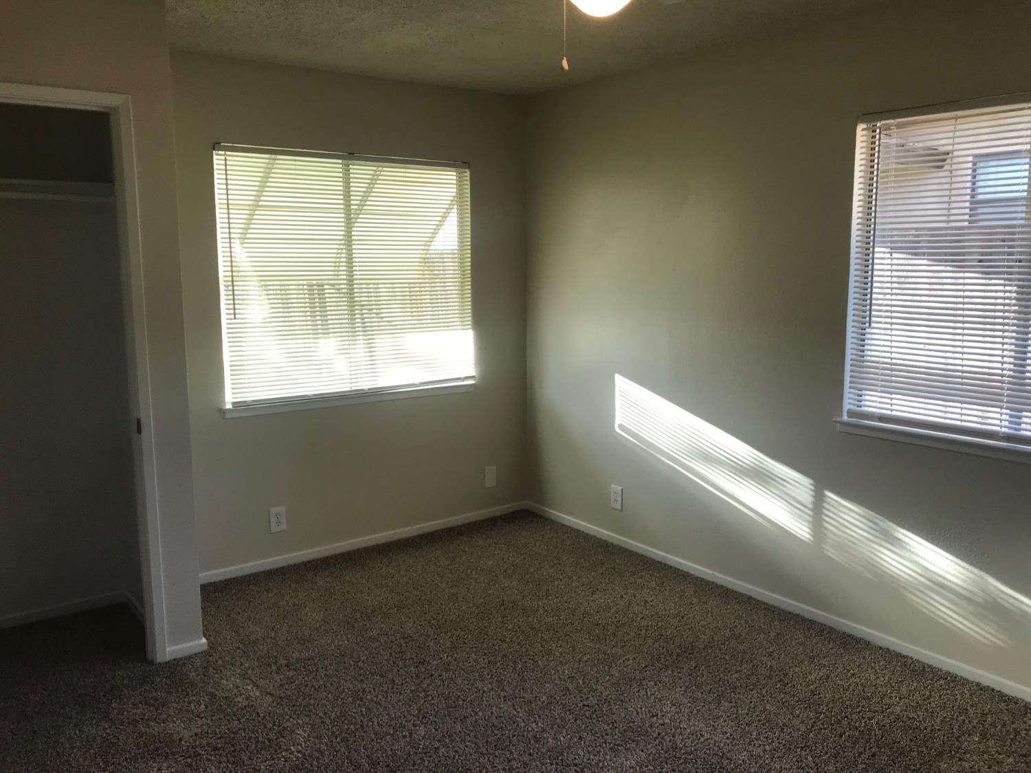 525 Oatman Ave, Sanger, CA 93657