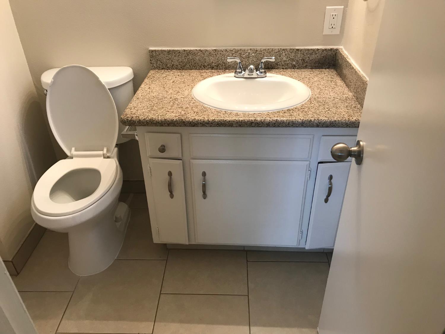 525 Oatman Ave, Sanger, CA 93657