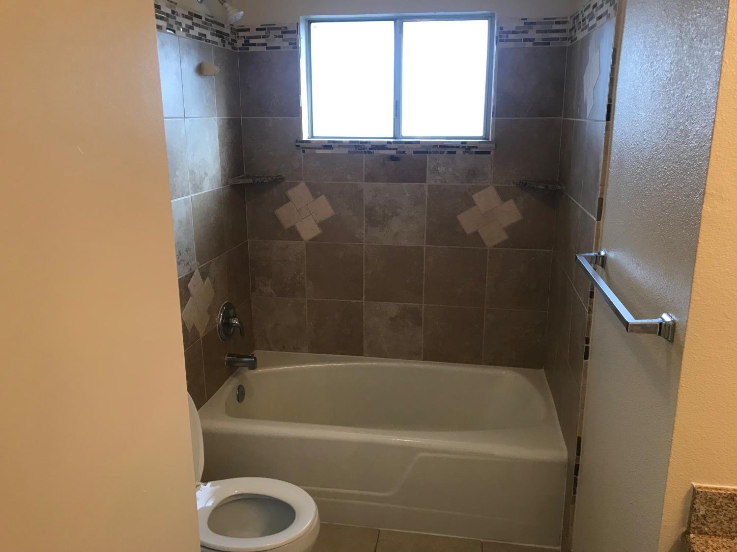 525 Oatman Ave, Sanger, CA 93657