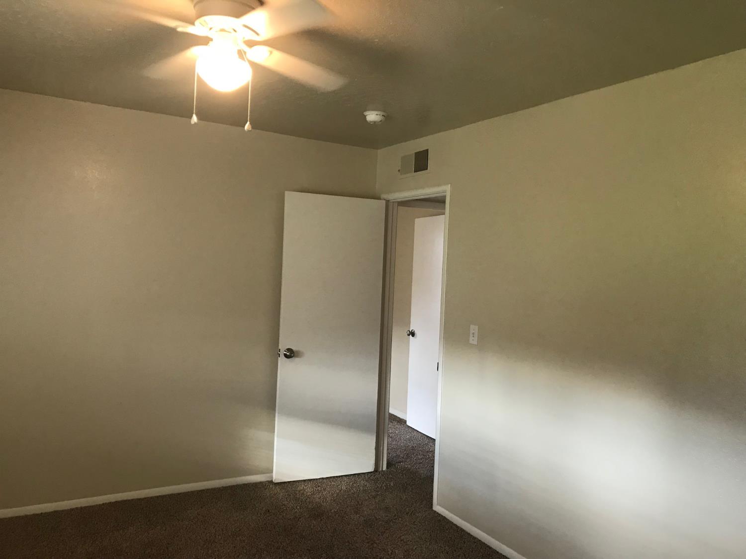 525 Oatman Ave, Sanger, CA 93657
