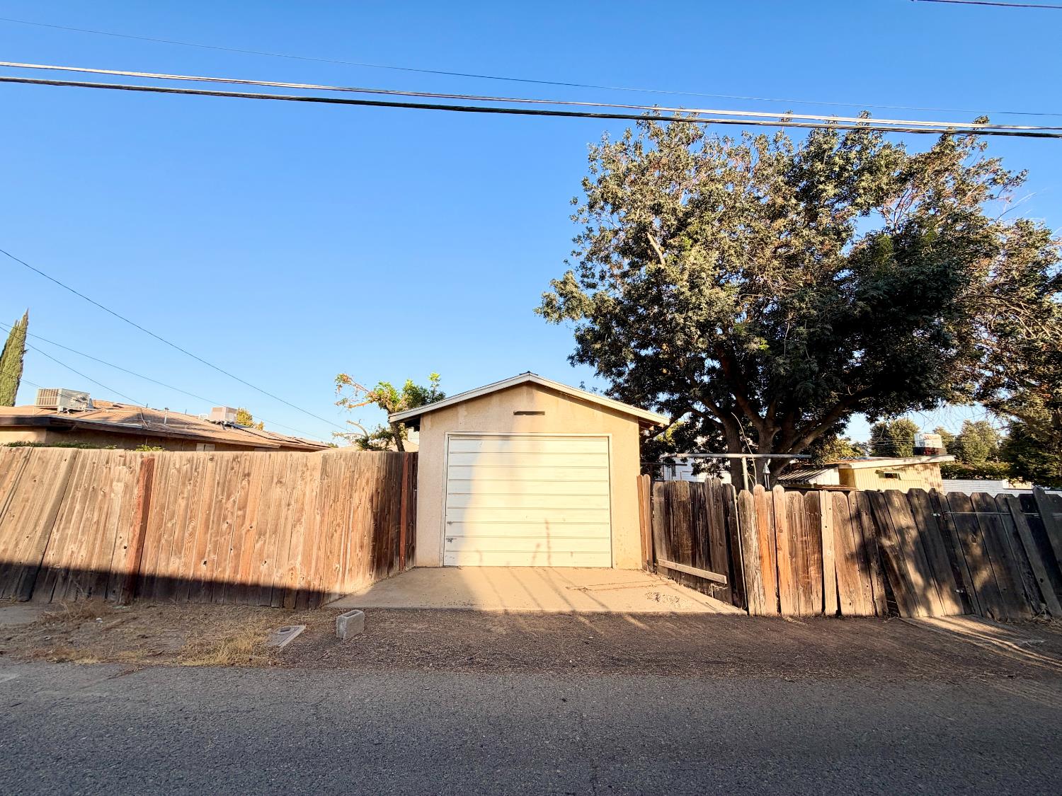 525 Oatman Ave, Sanger, CA 93657