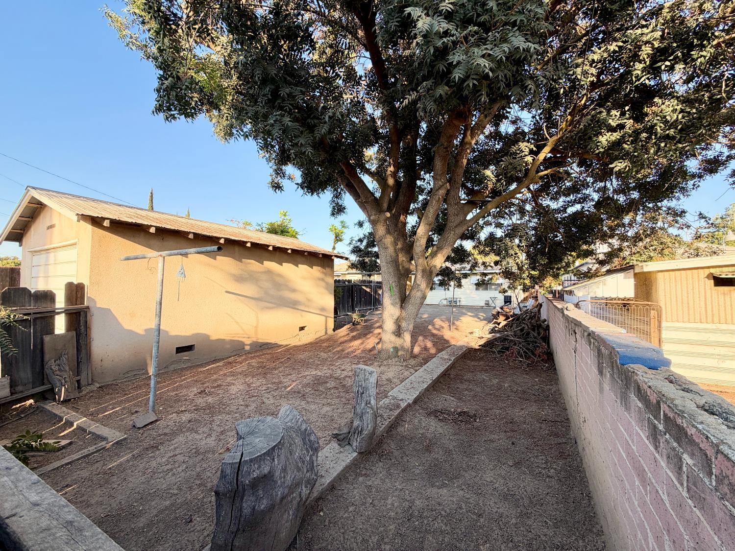 525 Oatman Ave, Sanger, CA 93657
