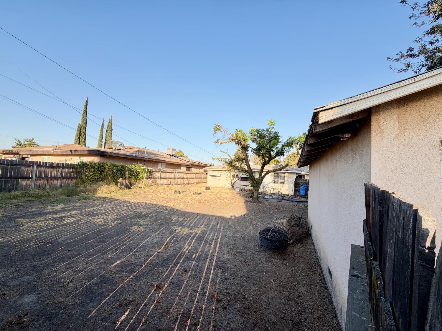525 Oatman Ave, Sanger, CA 93657