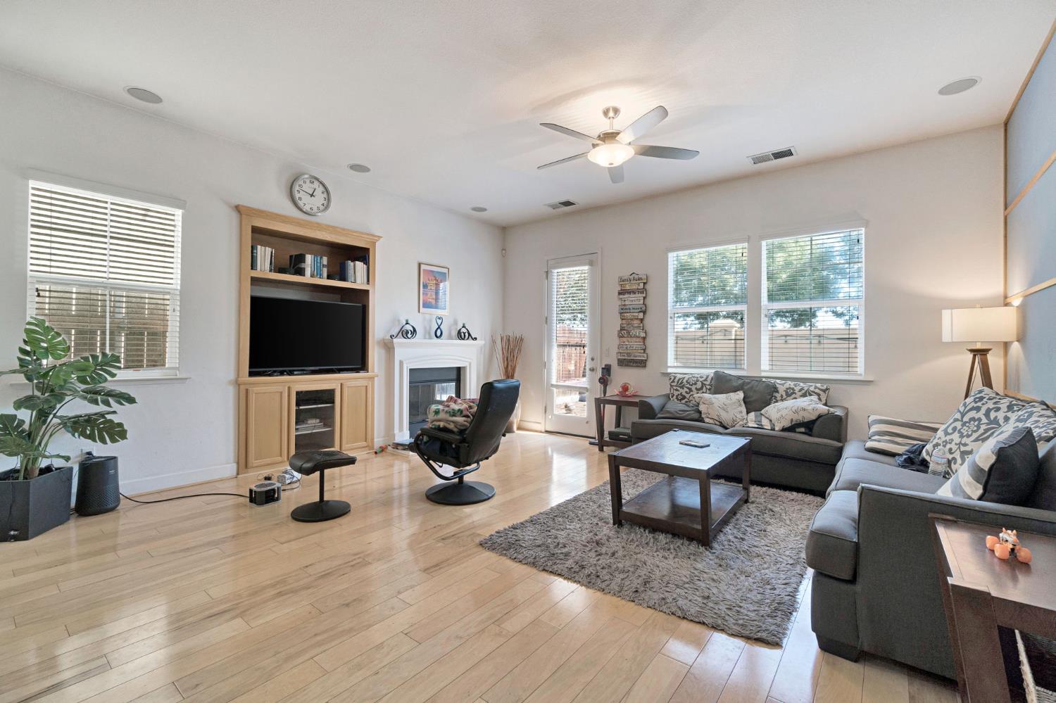 277 San Gabriel Dr, Madera, CA 93638