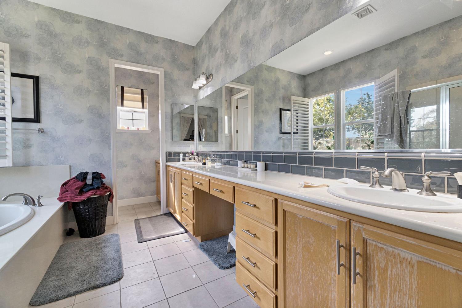 277 San Gabriel Dr, Madera, CA 93638