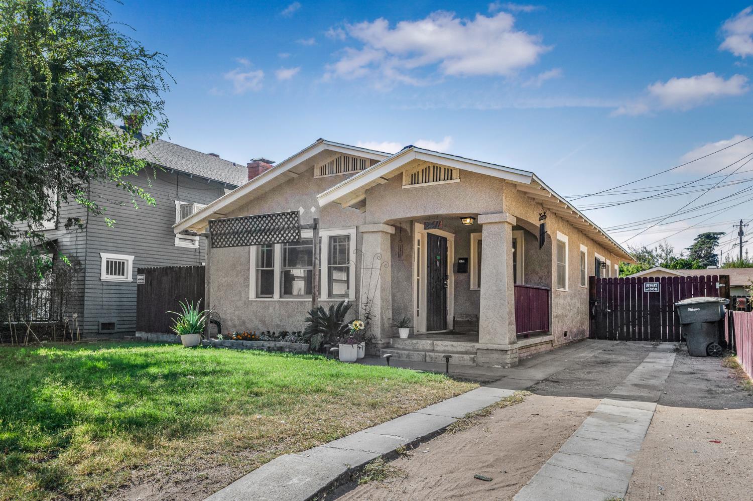 2411 N Maroa Ave, Fresno, CA 93704