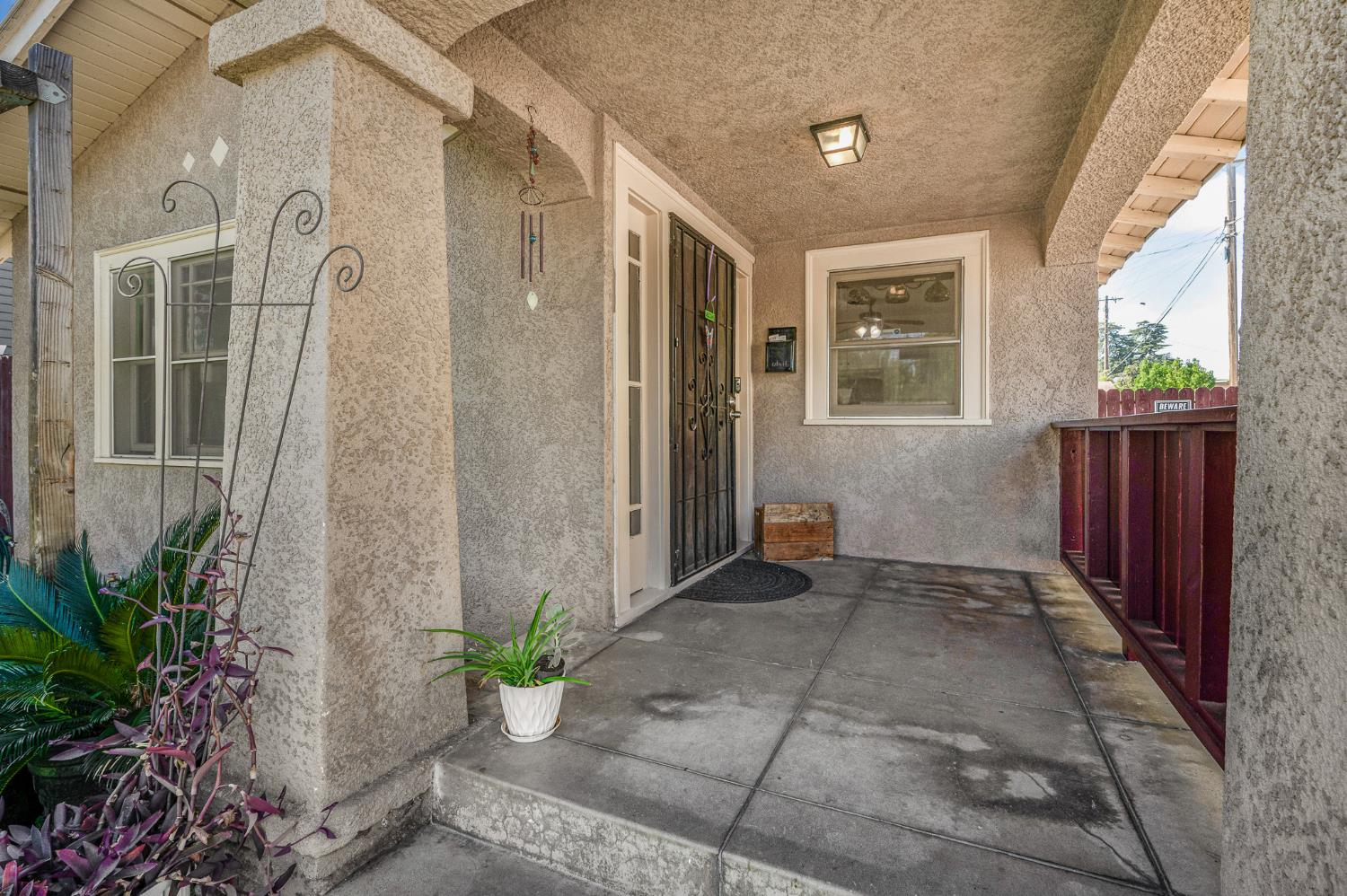 2411 N Maroa Ave, Fresno, CA 93704