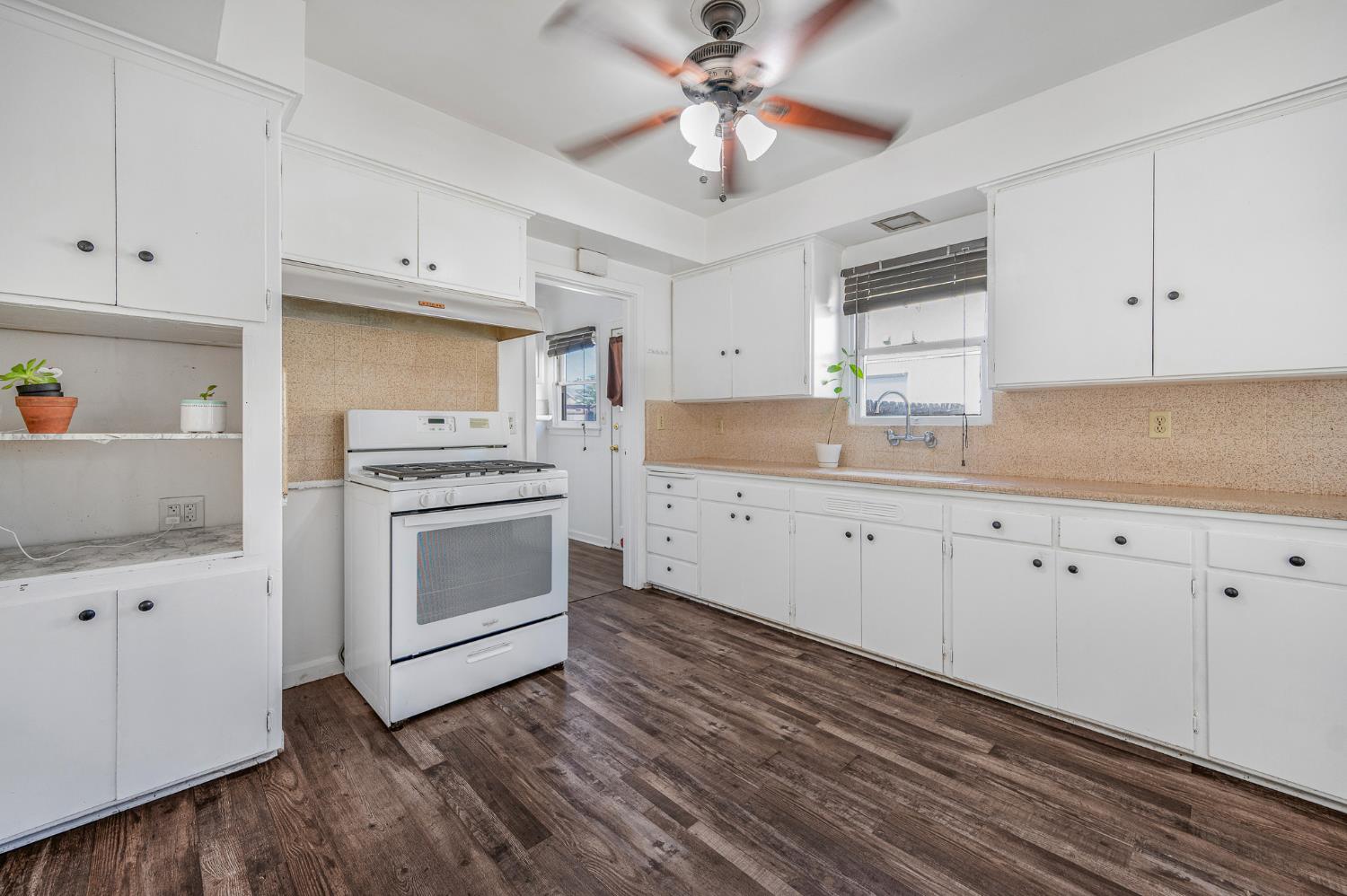 2411 N Maroa Ave, Fresno, CA 93704