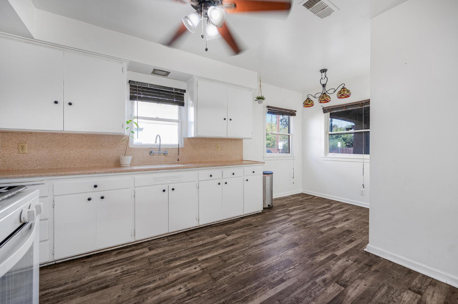 2411 N Maroa Ave, Fresno, CA 93704
