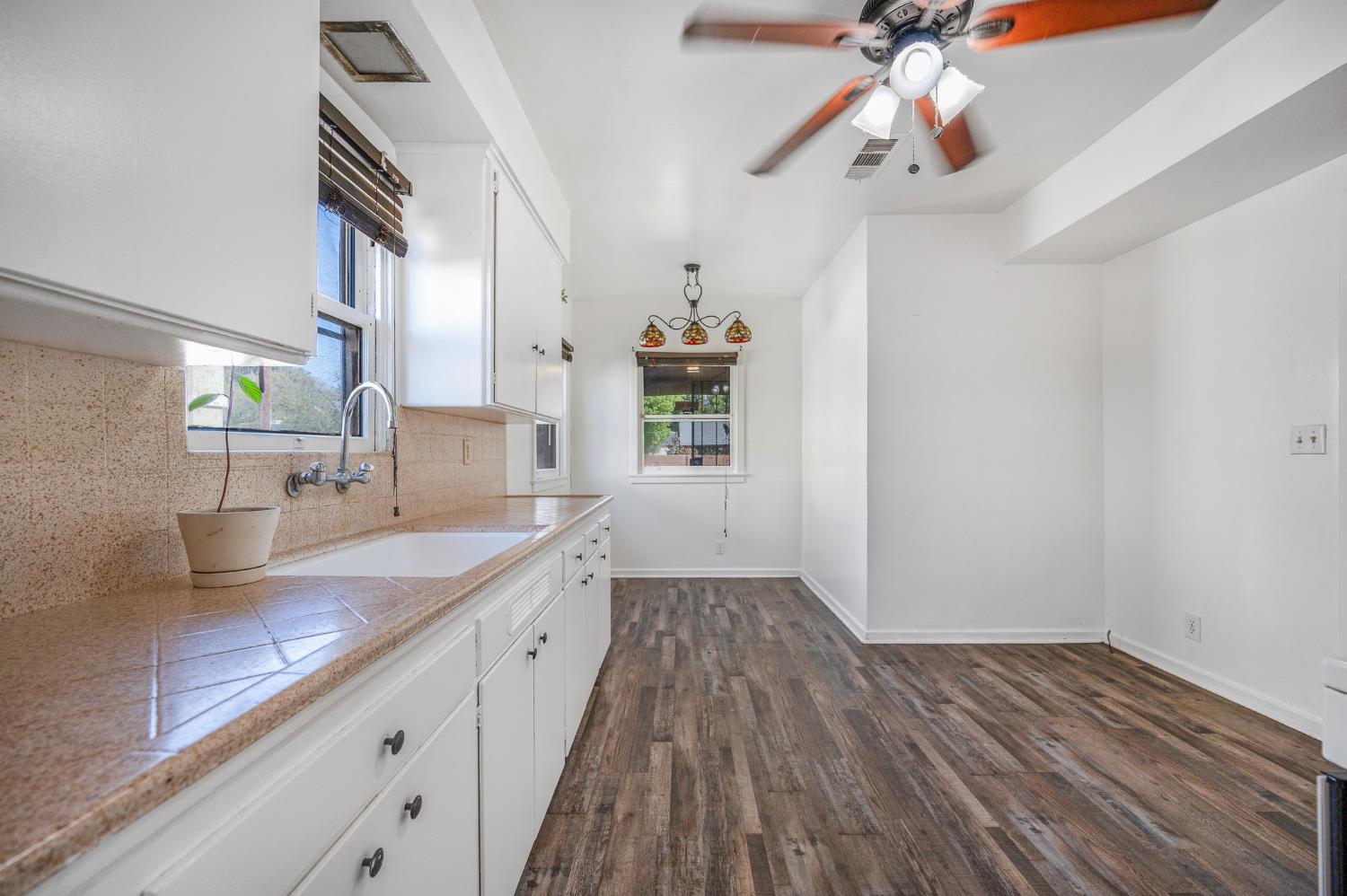 2411 N Maroa Ave, Fresno, CA 93704