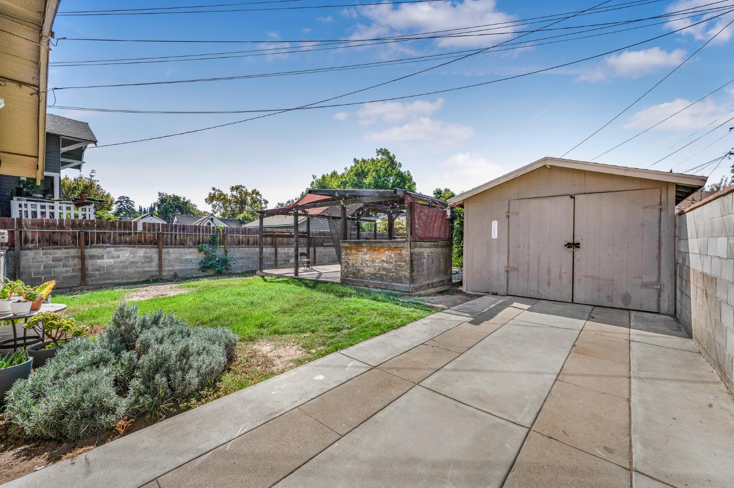 2411 N Maroa Ave, Fresno, CA 93704