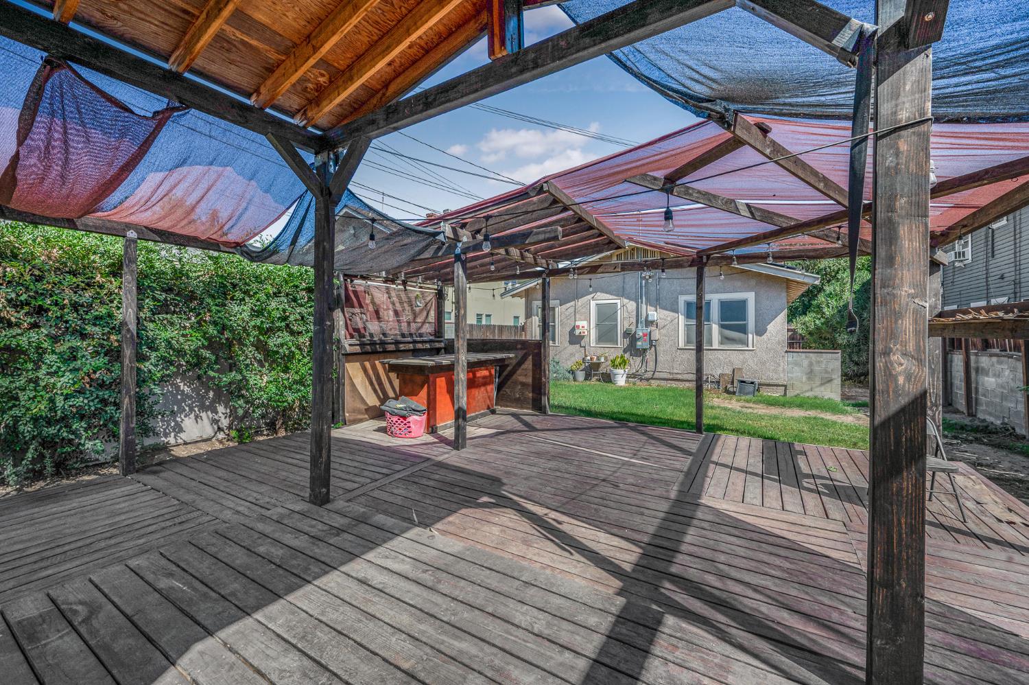 2411 N Maroa Ave, Fresno, CA 93704