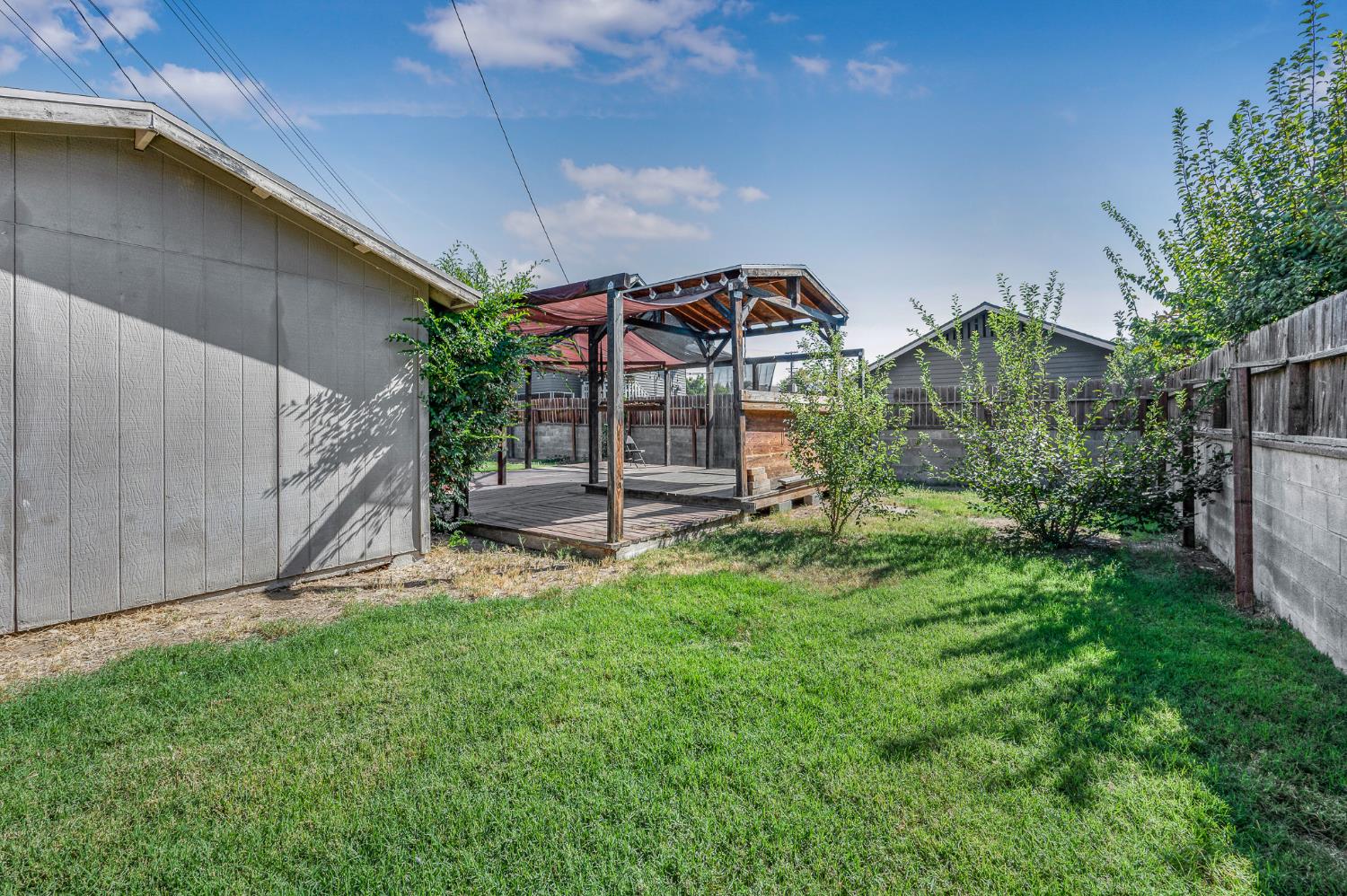 2411 N Maroa Ave, Fresno, CA 93704