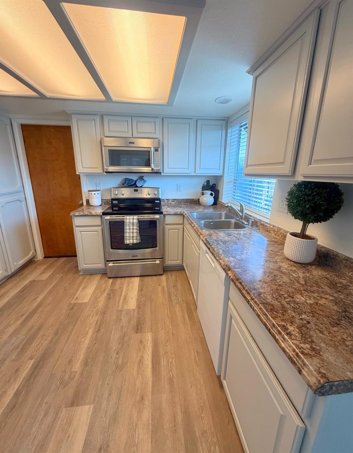 1584 Mayflower Way, Clovis, CA 93612
