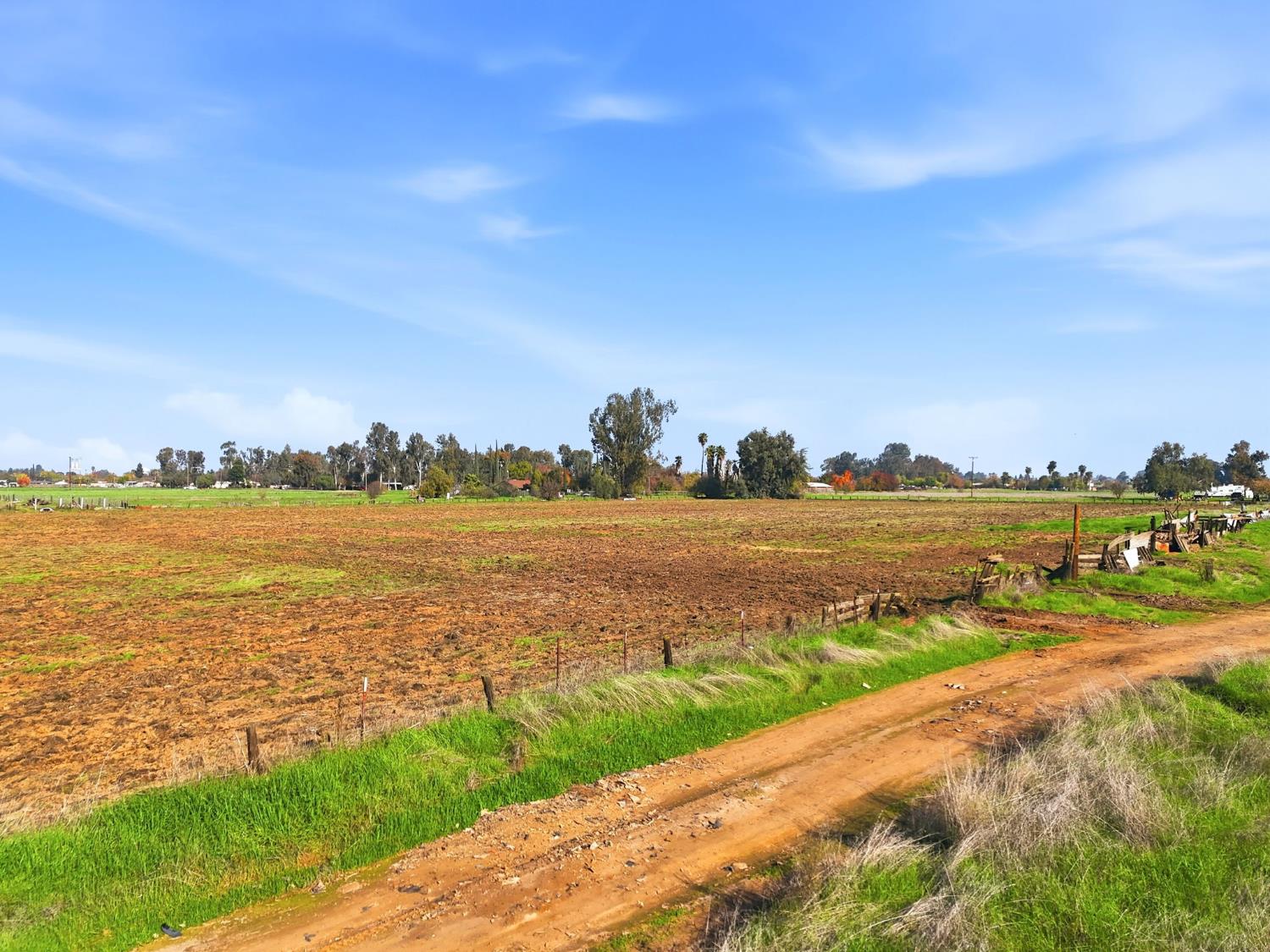 1 Khron Adell Cardwell, Madera, CA 93638