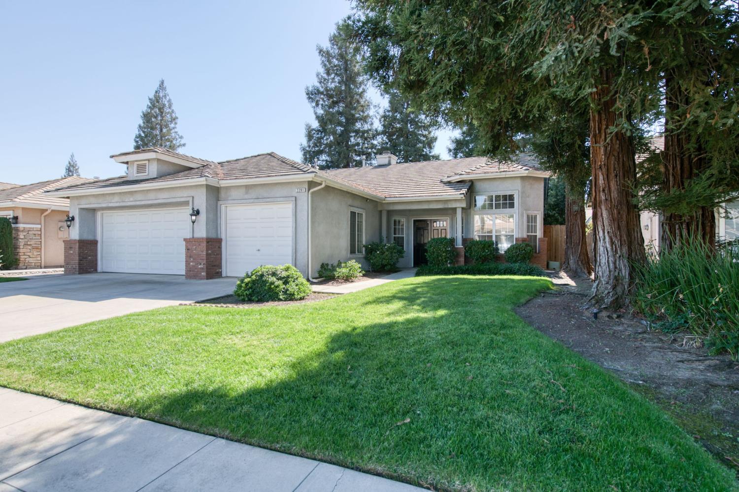 2291 E Warwick Ave, Fresno, CA 93720