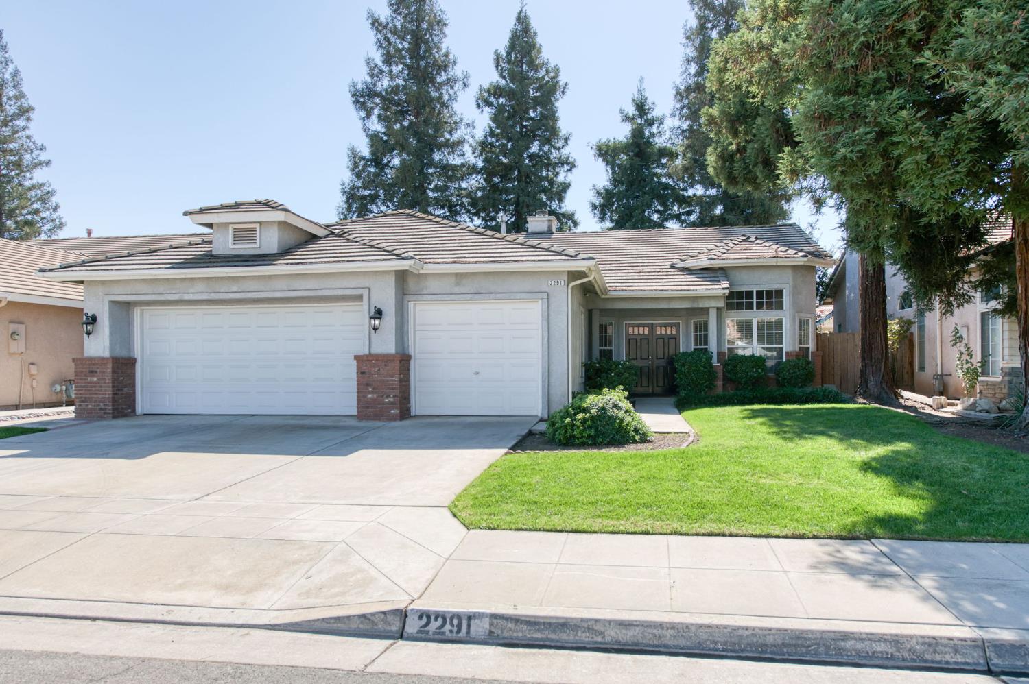 2291 E Warwick Ave, Fresno, CA 93720