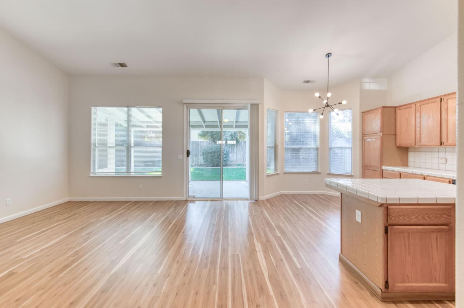 2291 E Warwick Ave, Fresno, CA 93720