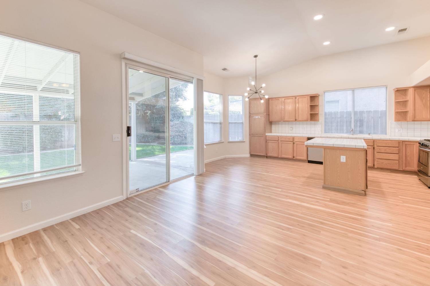 2291 E Warwick Ave, Fresno, CA 93720