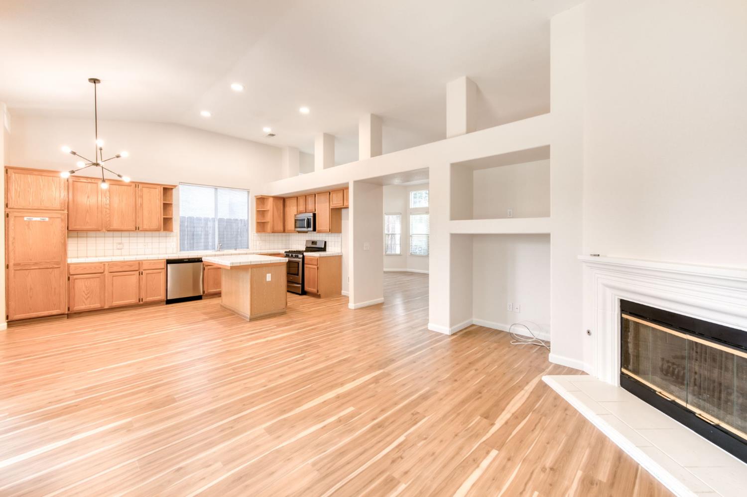 2291 E Warwick Ave, Fresno, CA 93720