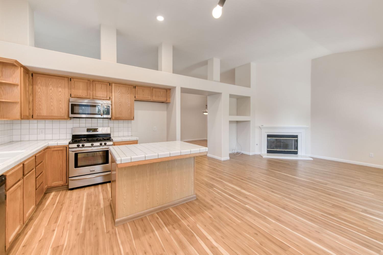 2291 E Warwick Ave, Fresno, CA 93720