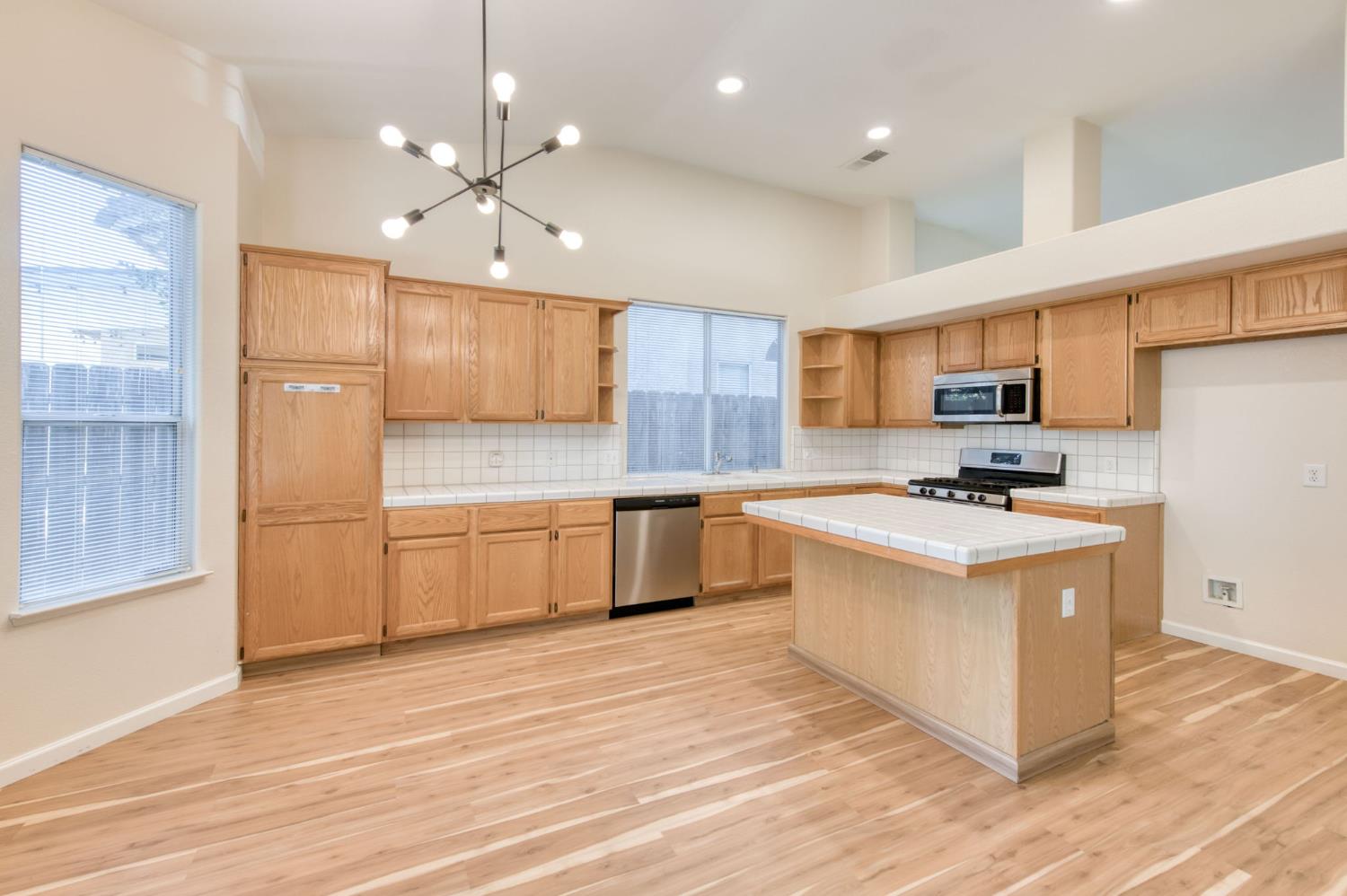 2291 E Warwick Ave, Fresno, CA 93720