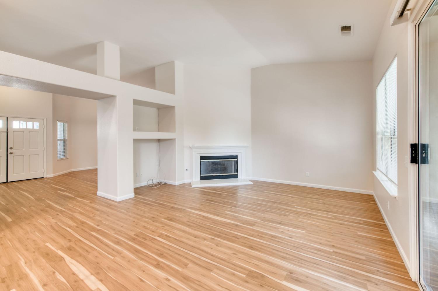 2291 E Warwick Ave, Fresno, CA 93720