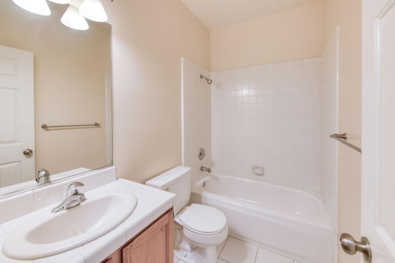 2291 E Warwick Ave, Fresno, CA 93720
