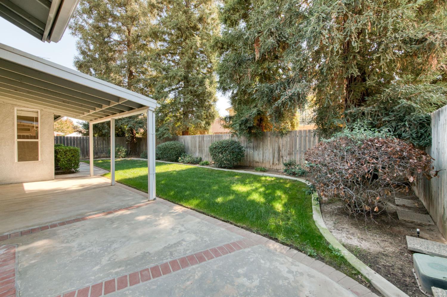 2291 E Warwick Ave, Fresno, CA 93720
