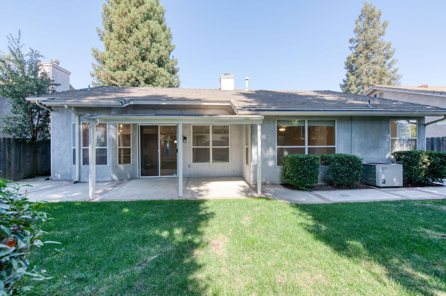 2291 E Warwick Ave, Fresno, CA 93720