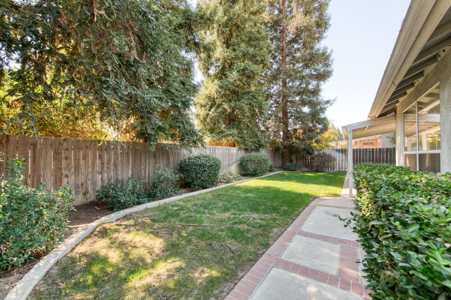 2291 E Warwick Ave, Fresno, CA 93720