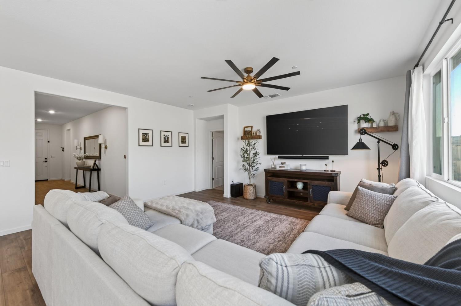 4719 Bellaire Ave, Clovis, CA 93619