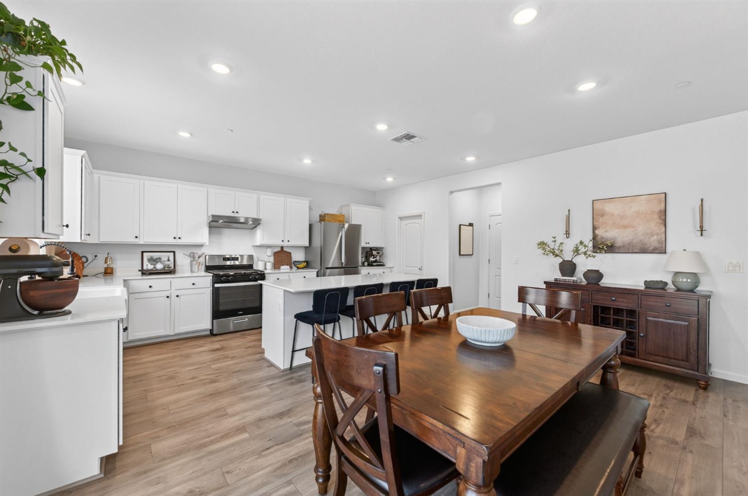 4719 Bellaire Ave, Clovis, CA 93619