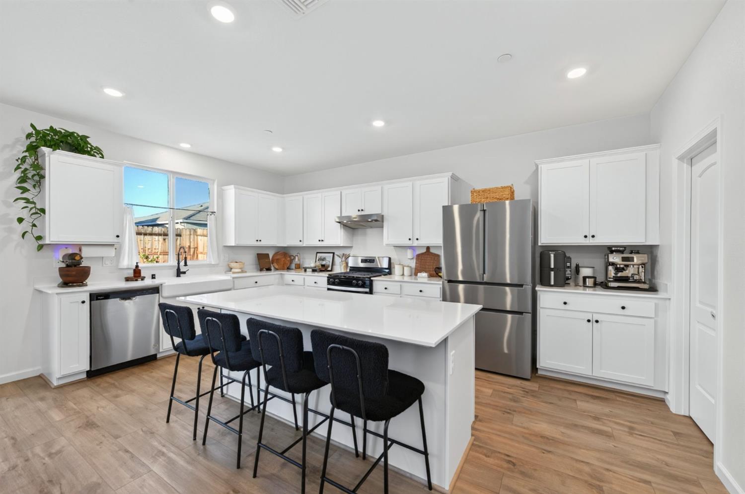 4719 Bellaire Ave, Clovis, CA 93619