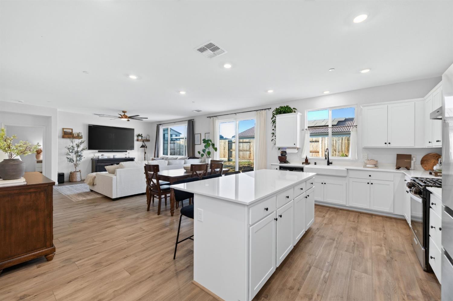 4719 Bellaire Ave, Clovis, CA 93619