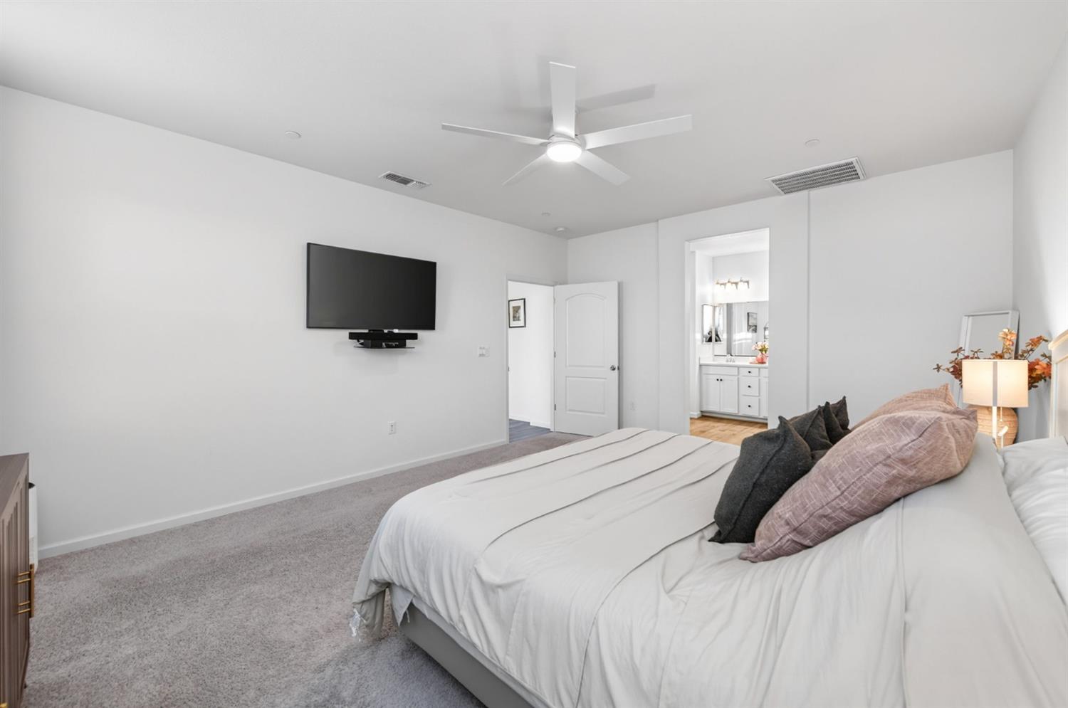 4719 Bellaire Ave, Clovis, CA 93619