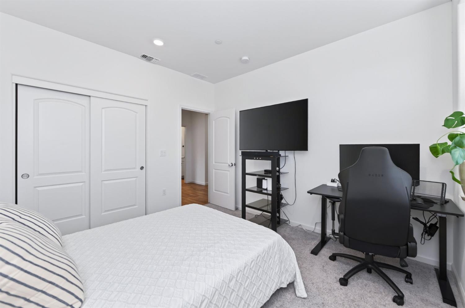4719 Bellaire Ave, Clovis, CA 93619