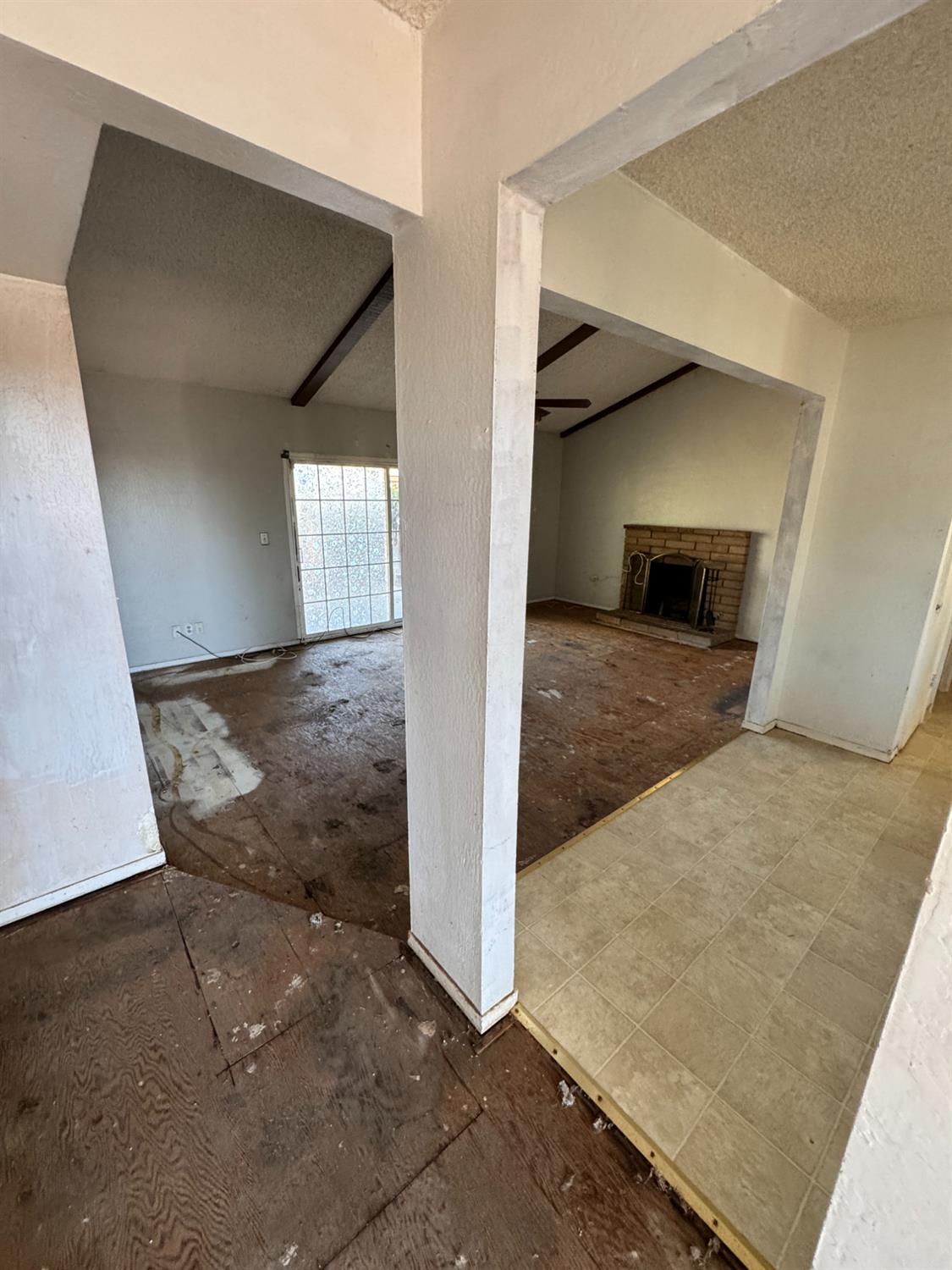107 W Richert Ave, Clovis, CA 93612