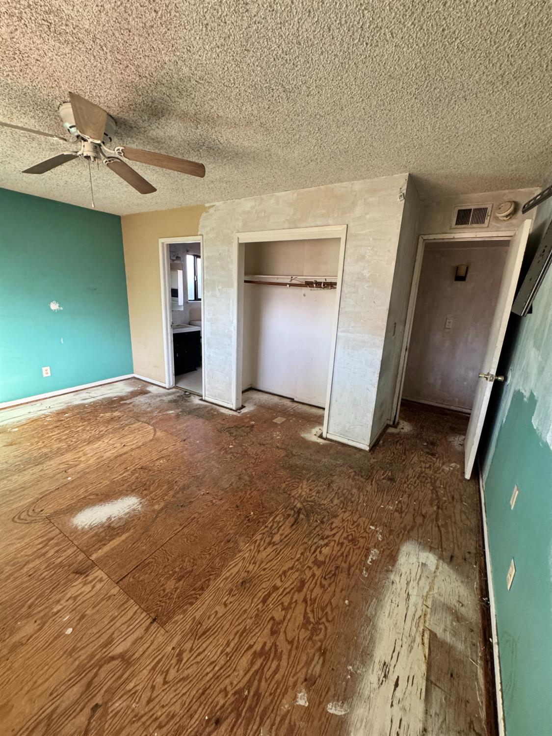 107 W Richert Ave, Clovis, CA 93612