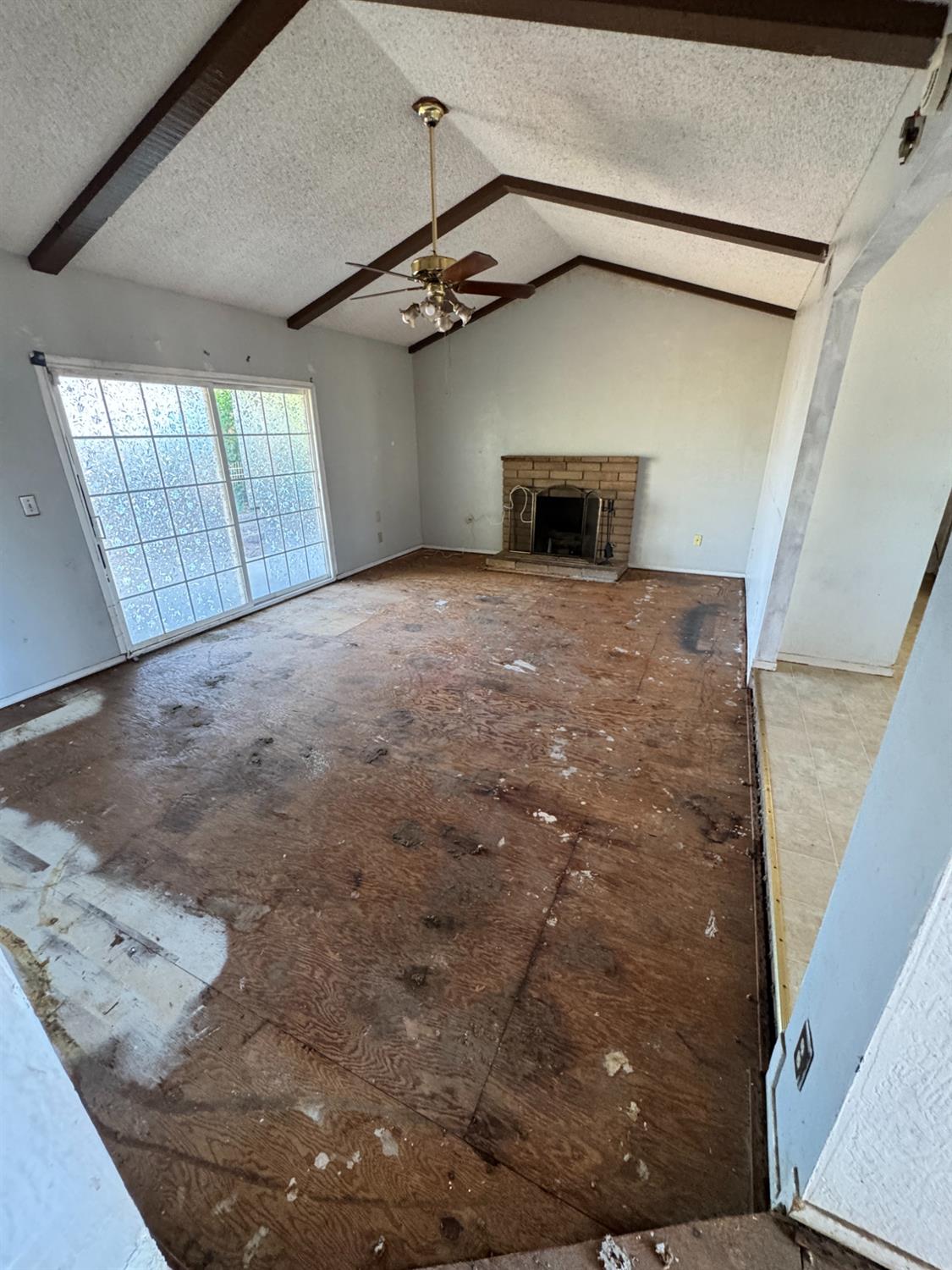 107 W Richert Ave, Clovis, CA 93612