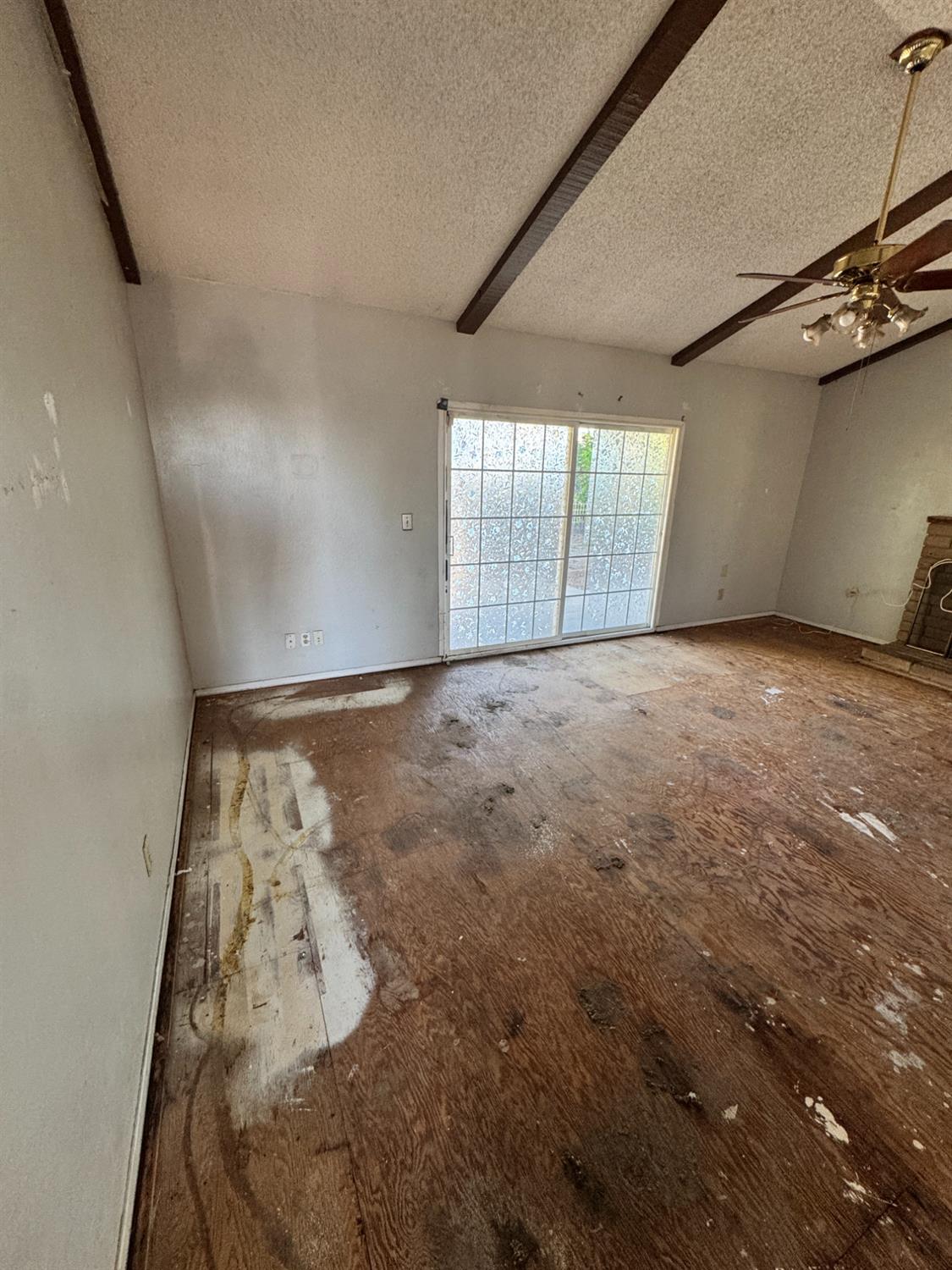 107 W Richert Ave, Clovis, CA 93612