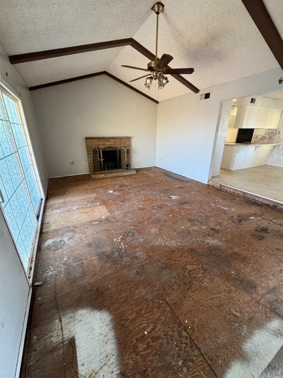 107 W Richert Ave, Clovis, CA 93612