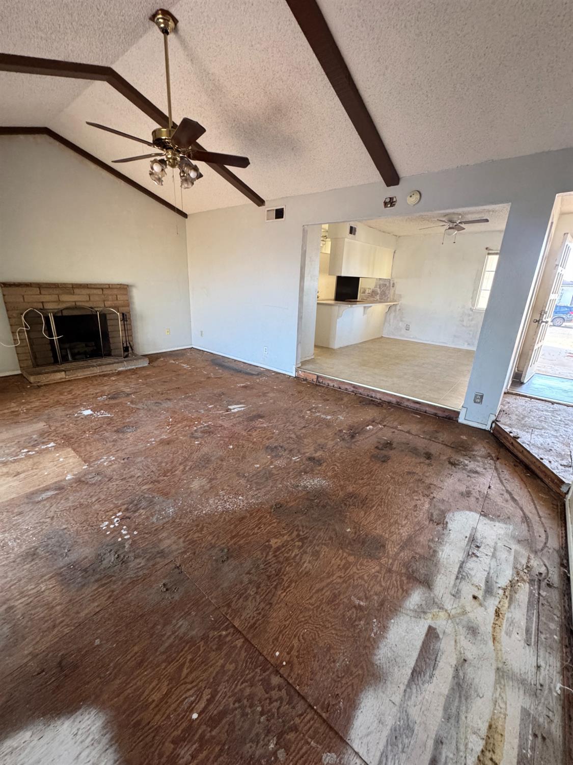 107 W Richert Ave, Clovis, CA 93612