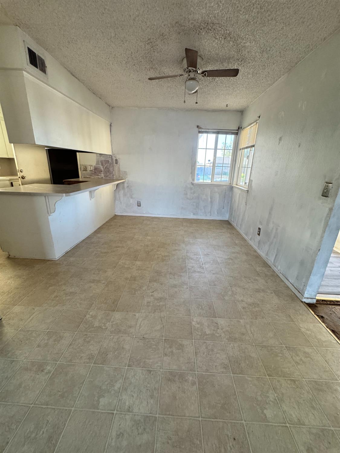 107 W Richert Ave, Clovis, CA 93612